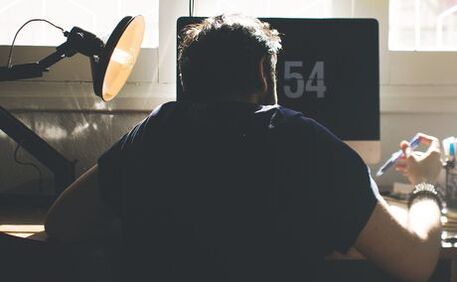 Vale istumisasend on osteokondroosi arengu põhjus